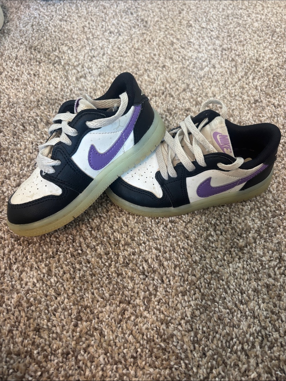 Nike Low-Top Sneakers in White, Black & Purple